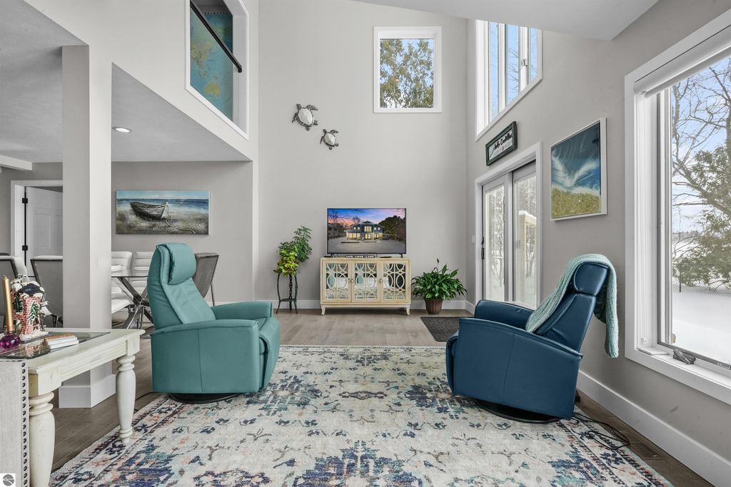 Image 12 of property listing at 609 Lake Shore Drive, Cadillac, MI 49601