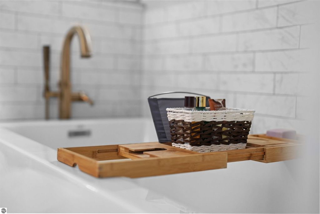 Image 17 of property listing at 609 Lake Shore Drive, Cadillac, MI 49601