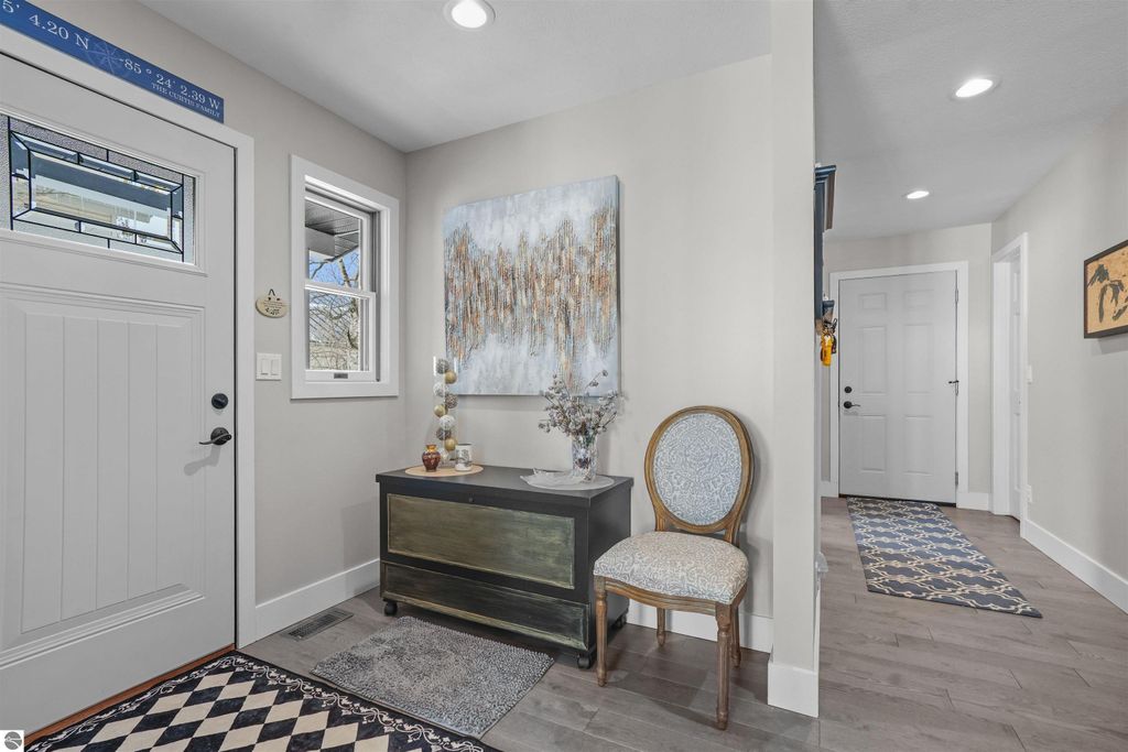 Image 2 of property listing at 609 Lake Shore Drive, Cadillac, MI 49601