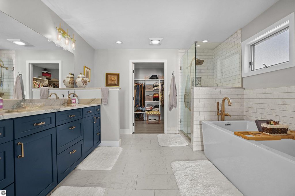 Image 20 of property listing at 609 Lake Shore Drive, Cadillac, MI 49601