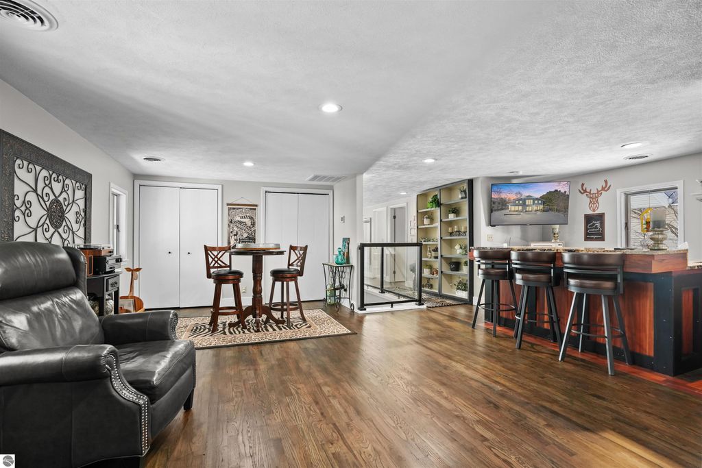 Image 32 of property listing at 609 Lake Shore Drive, Cadillac, MI 49601