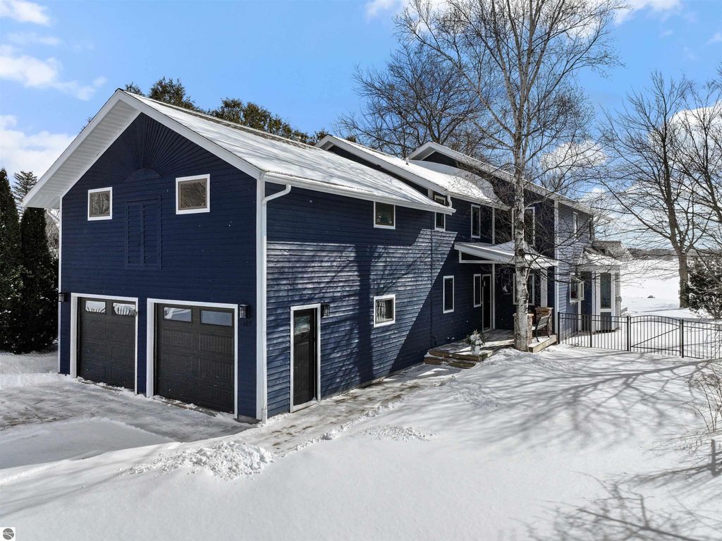 Image 40 of property listing at 609 Lake Shore Drive, Cadillac, MI 49601