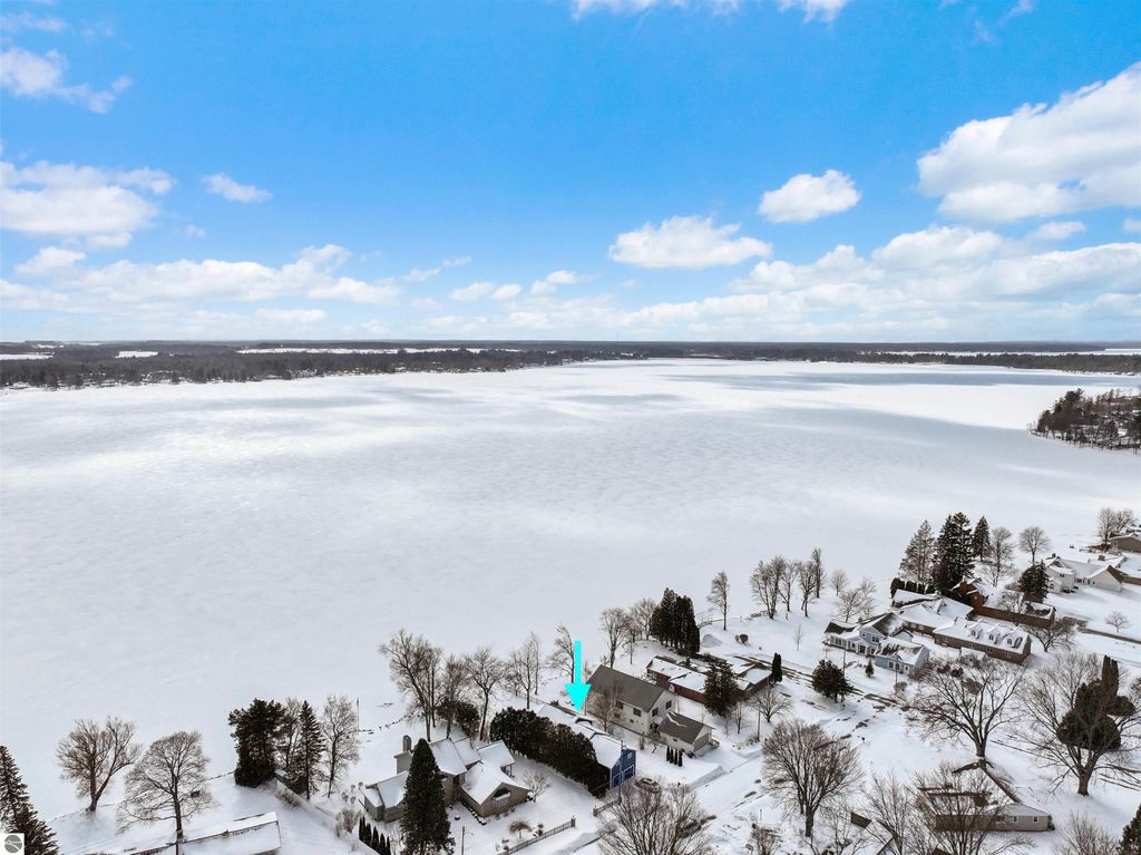 Image 46 of property listing at 609 Lake Shore Drive, Cadillac, MI 49601