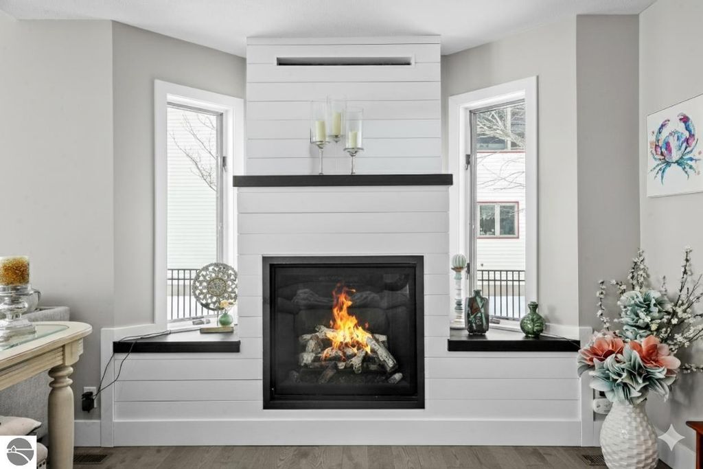 Image 8 of property listing at 609 Lake Shore Drive, Cadillac, MI 49601