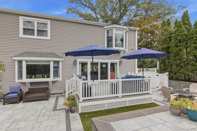 10 Hilltop Lane, Oyster Bay, NY 11771