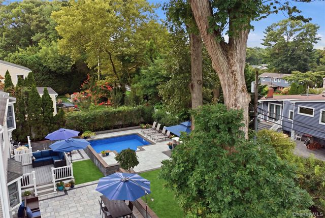 10 Hilltop Lane, Oyster Bay, NY 11771