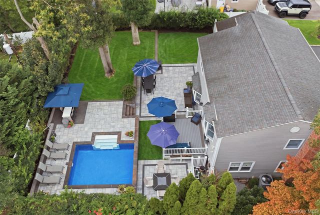 10 Hilltop Lane, Oyster Bay, NY 11771