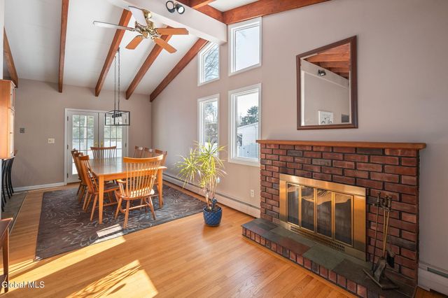 31 Brookwood Drive, Colonie, NY 12110