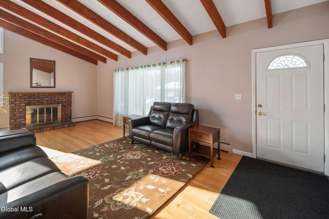 31 Brookwood Drive, Colonie, NY 12110