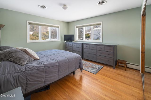 31 Brookwood Drive, Colonie, NY 12110