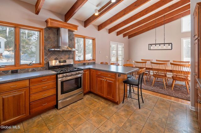 31 Brookwood Drive, Colonie, NY 12110