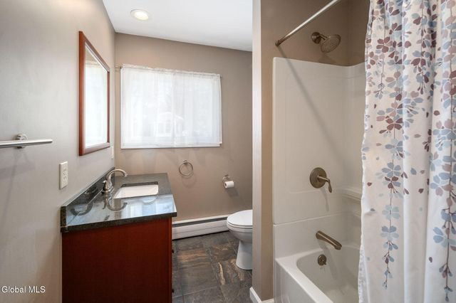 31 Brookwood Drive, Colonie, NY 12110