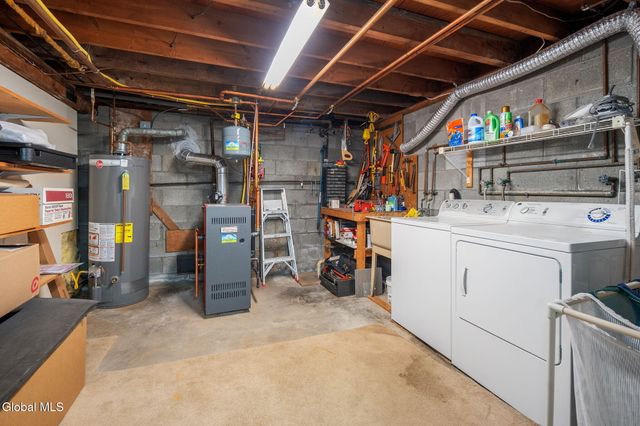 31 Brookwood Drive, Colonie, NY 12110