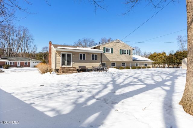 31 Brookwood Drive, Colonie, NY 12110