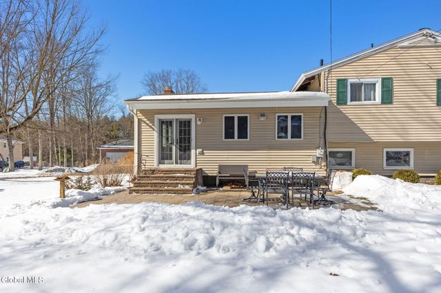 31 Brookwood Drive, Colonie, NY 12110