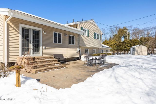 31 Brookwood Drive, Colonie, NY 12110