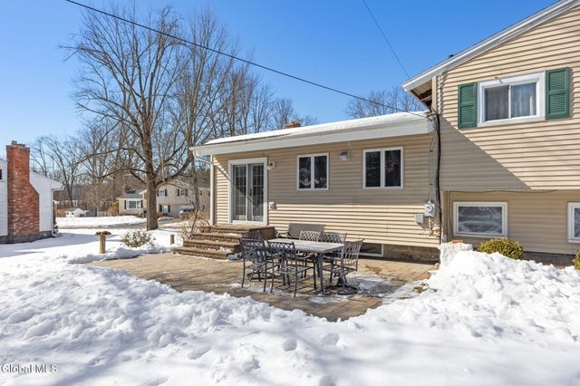 31 Brookwood Drive, Colonie, NY 12110