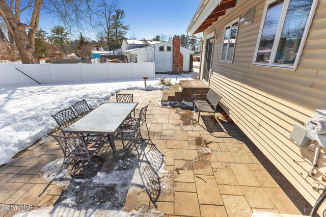 31 Brookwood Drive, Colonie, NY 12110