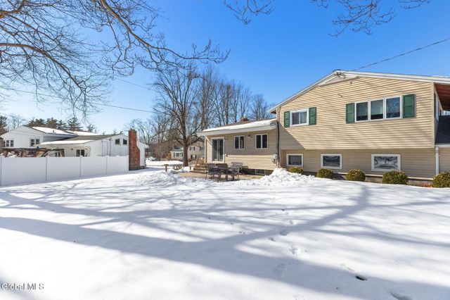 31 Brookwood Drive, Colonie, NY 12110