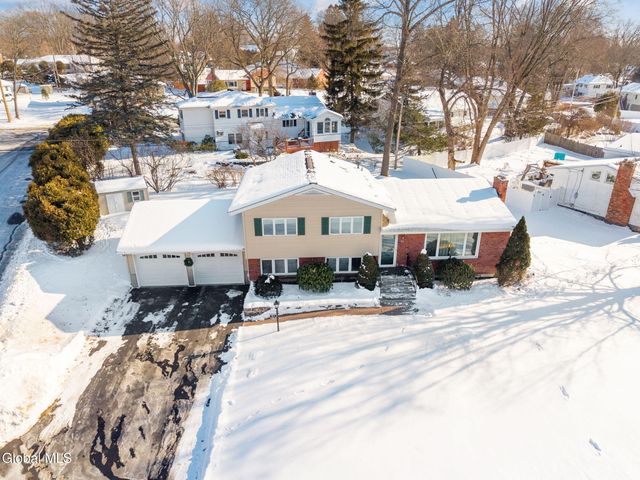 31 Brookwood Drive, Colonie, NY 12110