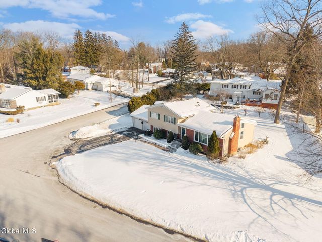31 Brookwood Drive, Colonie, NY 12110