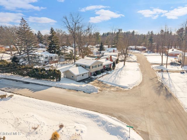 31 Brookwood Drive, Colonie, NY 12110