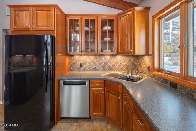 31 Brookwood Drive, Colonie, NY 12110