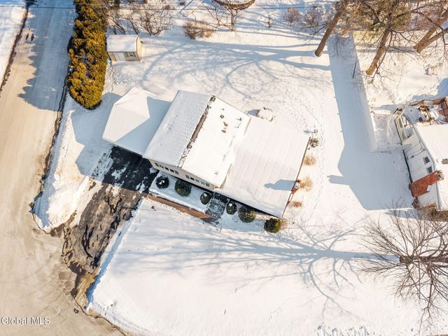 31 Brookwood Drive, Colonie, NY 12110