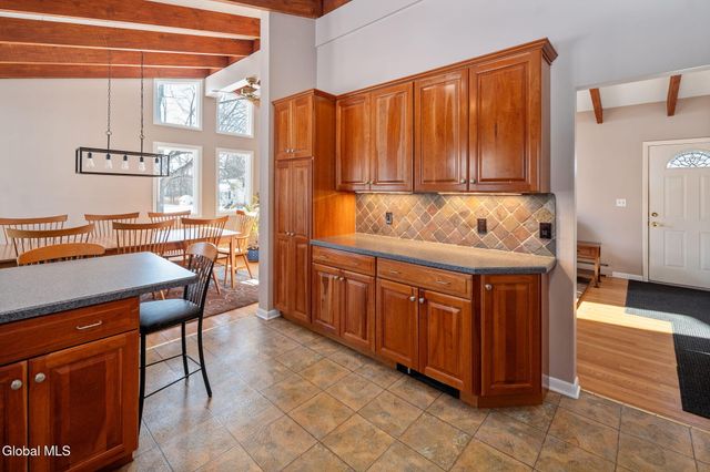 31 Brookwood Drive, Colonie, NY 12110