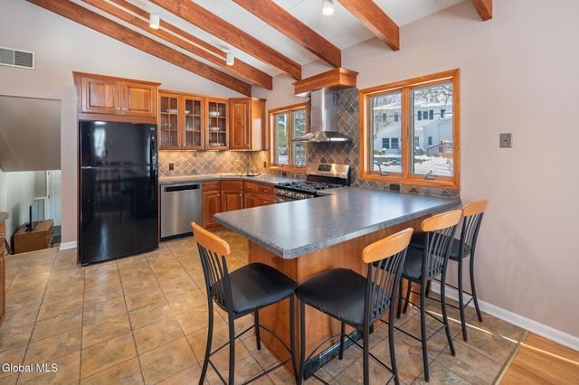 31 Brookwood Drive, Colonie, NY 12110