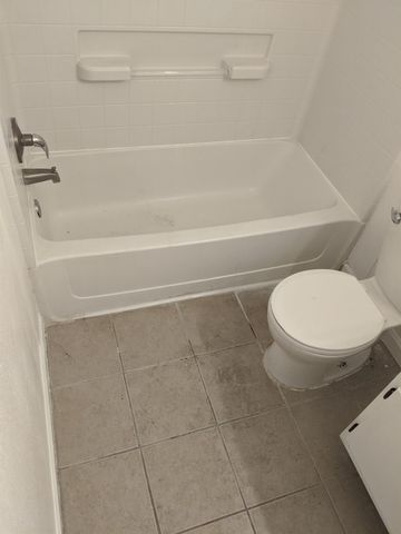 1352 N Saint Francis Dr, Los Banos, CA 93635