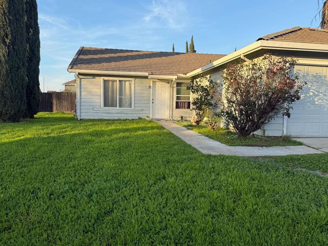 1352 N Saint Francis Dr, Los Banos, CA 93635