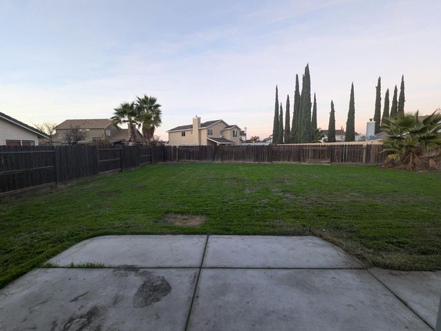 1352 N Saint Francis Dr, Los Banos, CA 93635
