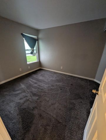 1352 N Saint Francis Dr, Los Banos, CA 93635