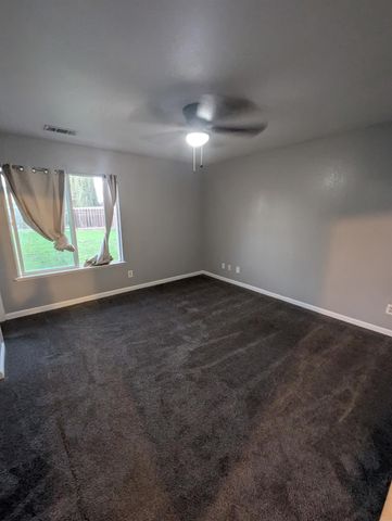 1352 N Saint Francis Dr, Los Banos, CA 93635