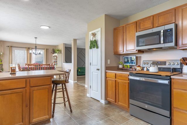 132 Village Court 132 Village Court, Monroe, OH 45050