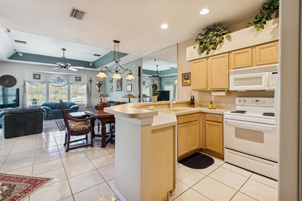 Image 8 of property listing at 1823 HIGHLAND ROAD, Osprey, FL 34229