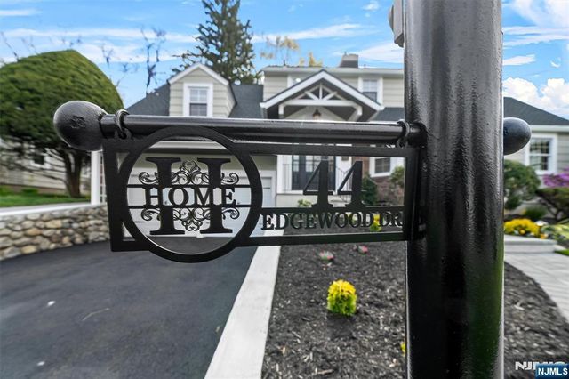 44 Edgewood Drive, Ho-ho-kus, NJ 07423