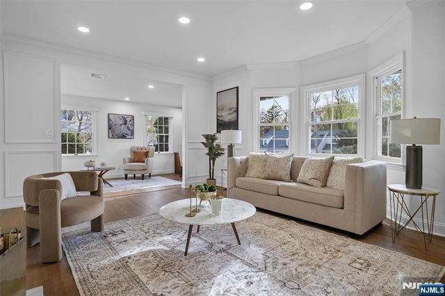 44 Edgewood Drive, Ho-ho-kus, NJ 07423