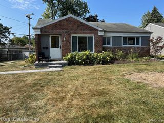 31915 Lamar Drive, Farmington, MI 48336