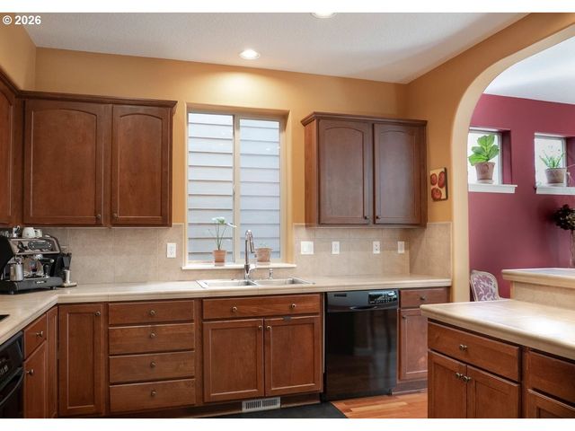 7798 Sw ALDER St, Portland, OR 97224