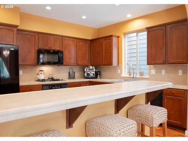 7798 Sw ALDER St, Portland, OR 97224