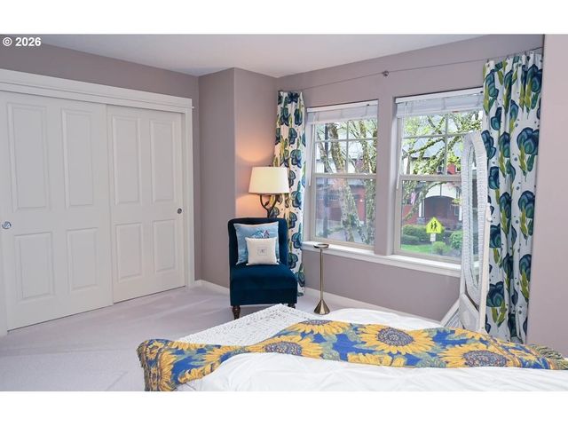 7798 Sw ALDER St, Portland, OR 97224