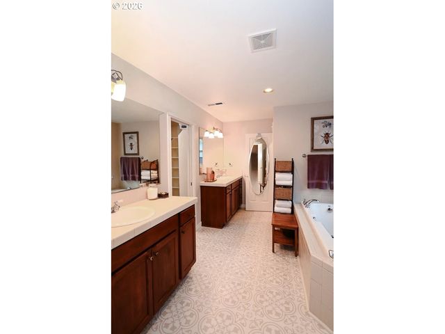 7798 Sw ALDER St, Portland, OR 97224