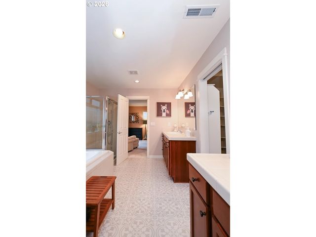 7798 Sw ALDER St, Portland, OR 97224