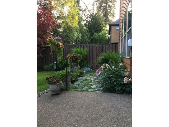 7798 Sw ALDER St, Portland, OR 97224