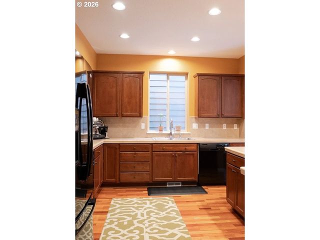 7798 Sw ALDER St, Portland, OR 97224