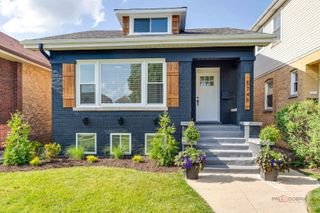 5748 W Eastwood Avenue, Chicago, IL 60630