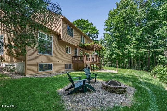 19 Coventry Drive, Clifton Park, NY 12065