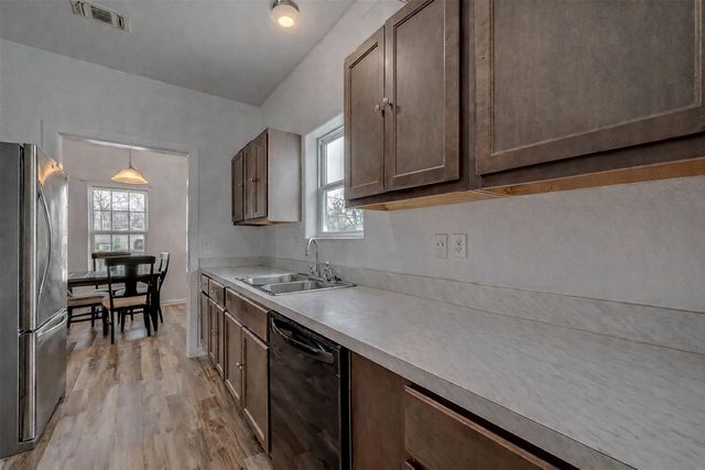 805 E Mulberry Avenue, Wharton, TX 77488